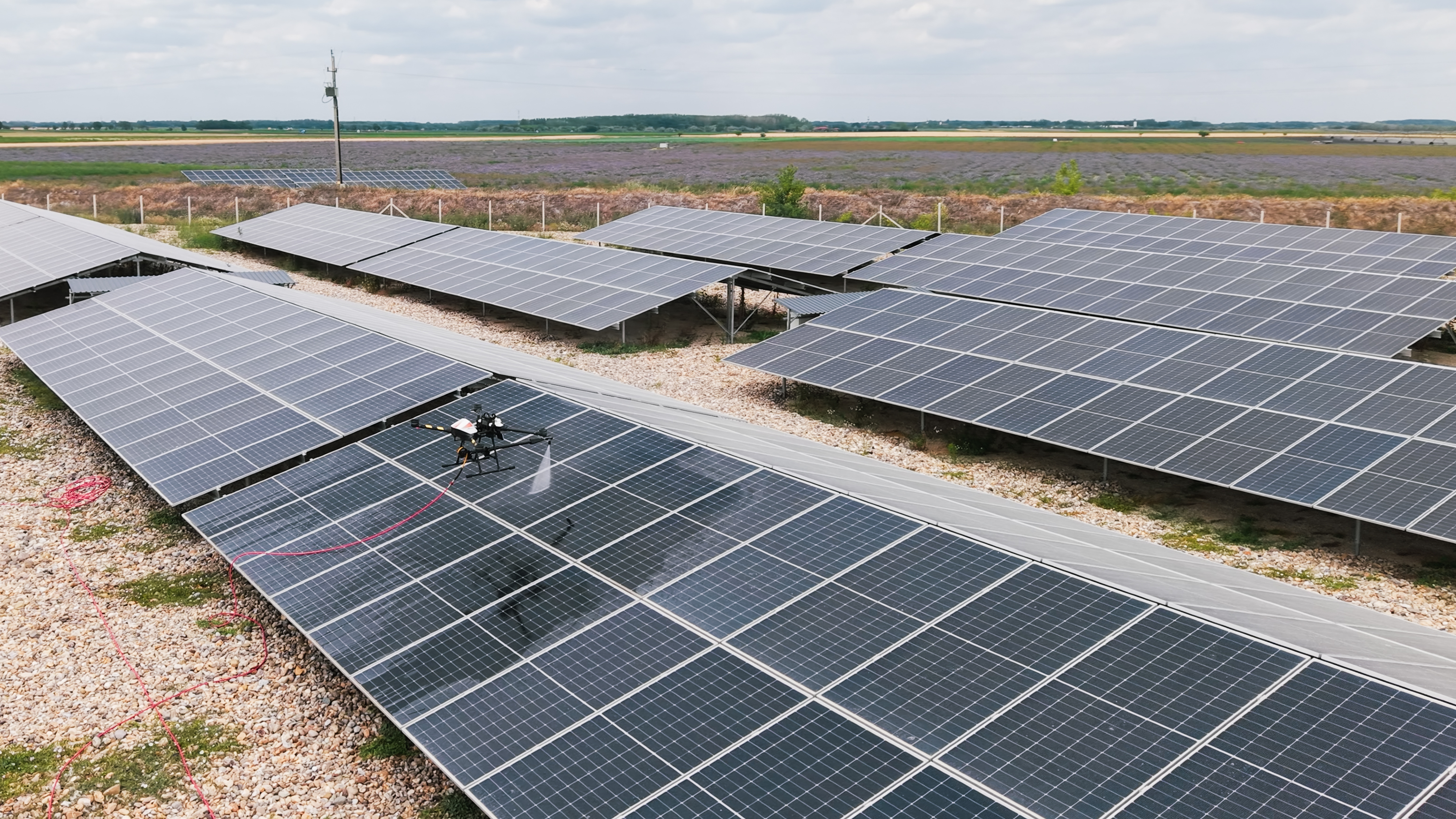 Detaliu jet demineralizat panou fotovoltaic